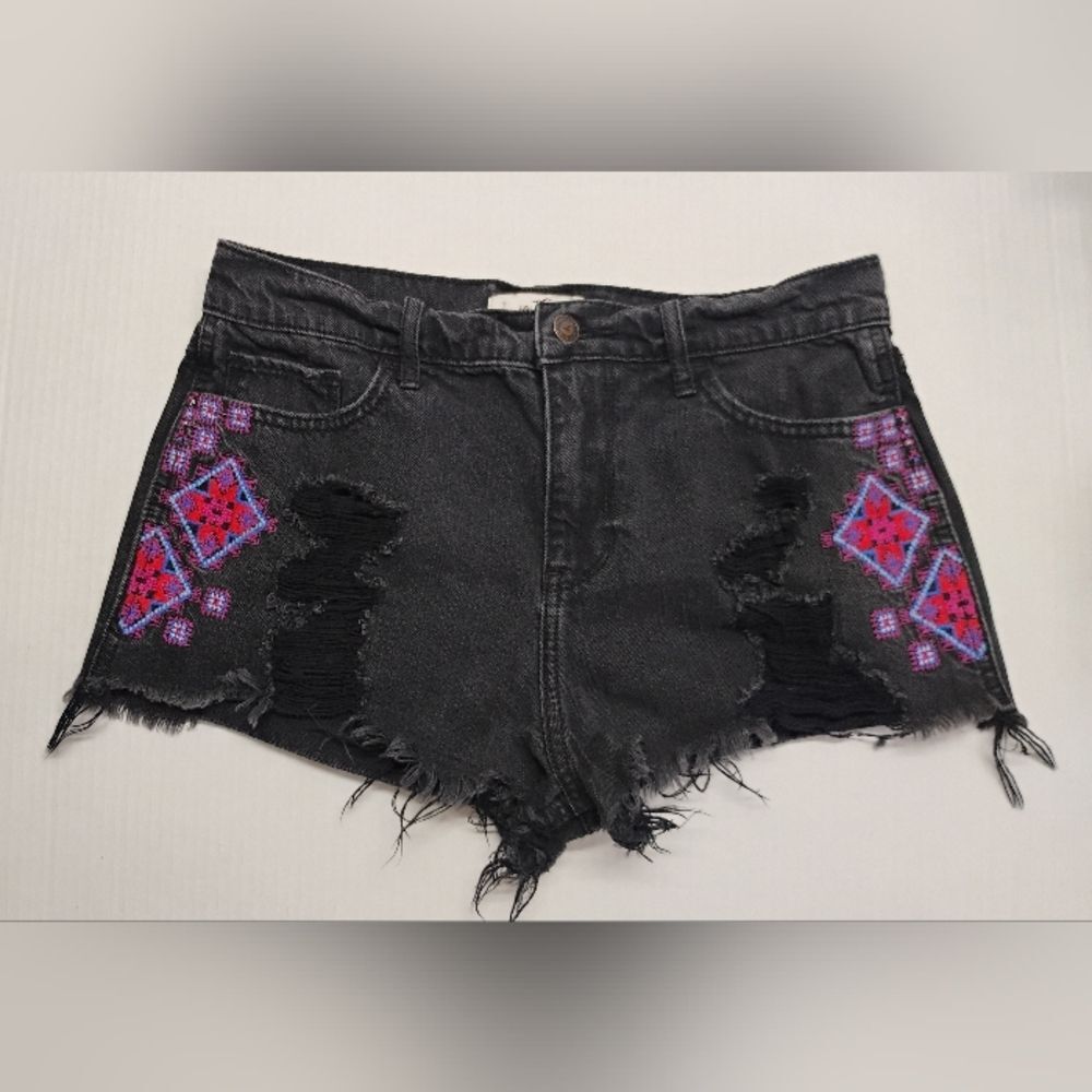 Hollister Juniors Shorts Sz 7 Black Distressed High Waist Embroidered